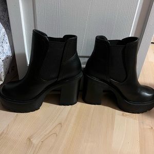 Black Chelsea Boots Size 6.